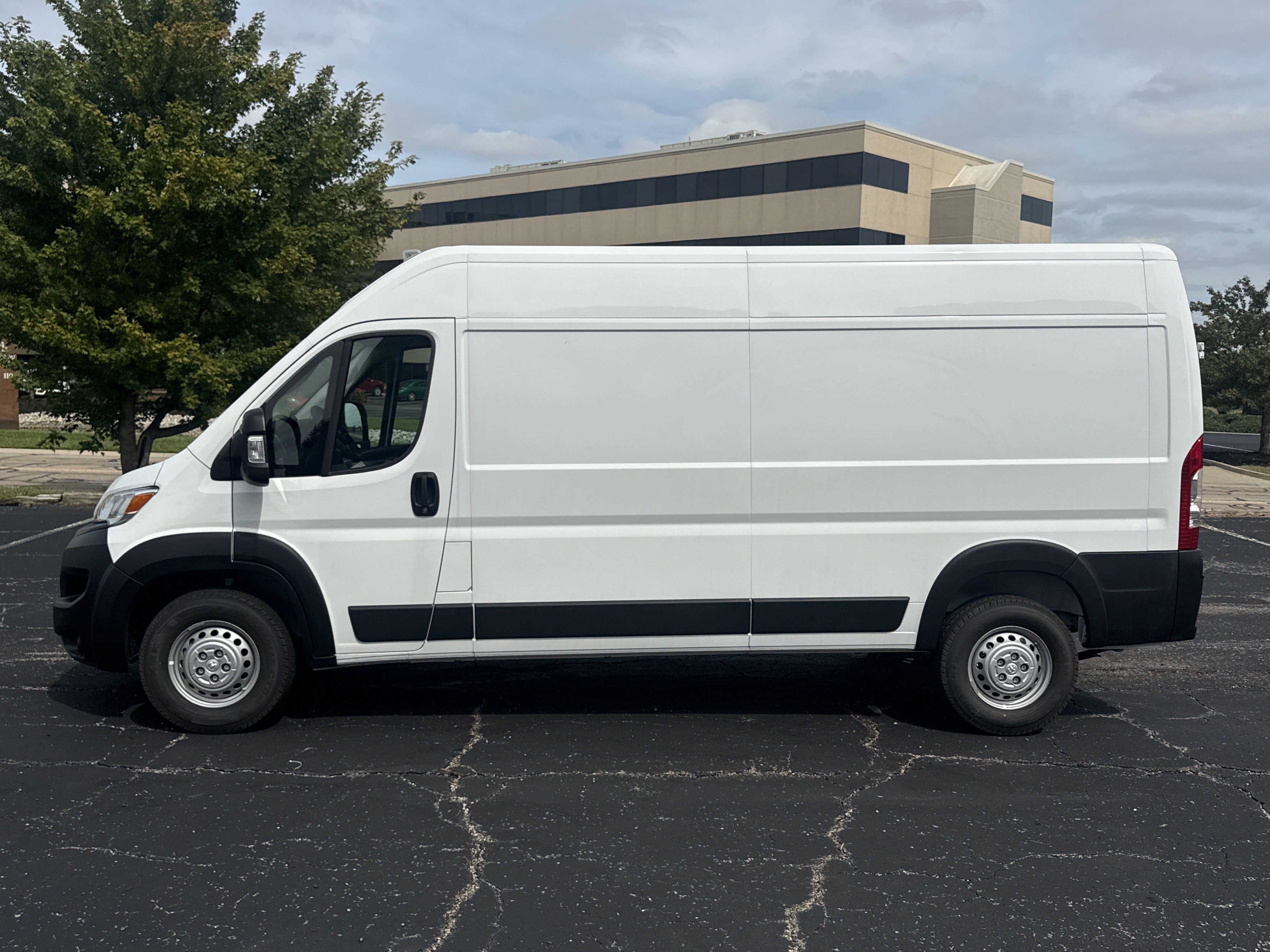 New 2026 RAM ProMaster 2500 w/ Convenience Group FWD image 5