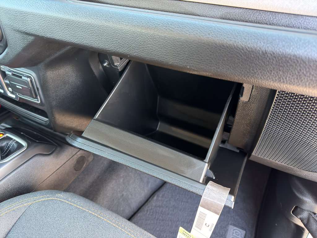 Used 2025 Jeep Wrangler Sport image 24