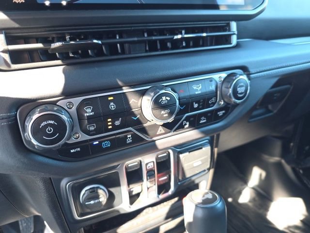 Used 2025 Jeep Wrangler Unlimited Sahara w/ Safety Group image 27