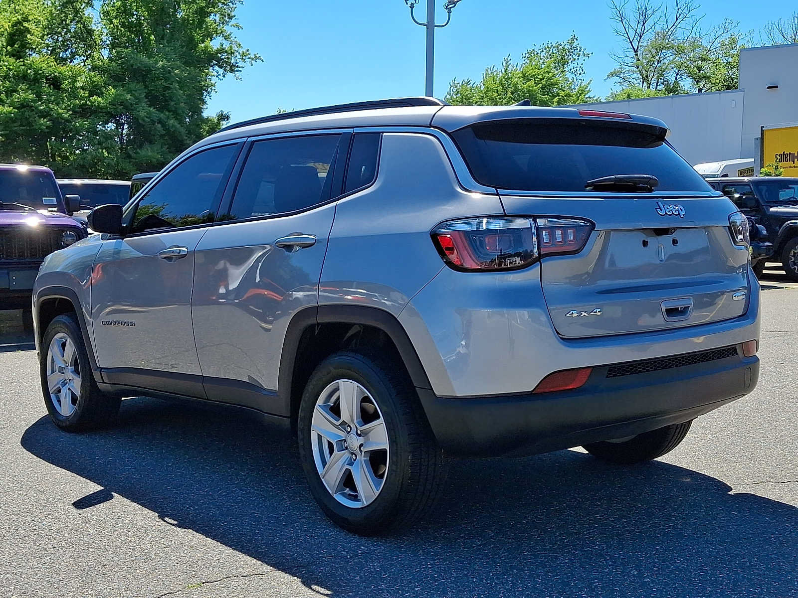Used 2022 Jeep Compass Latitude AWD/4WD image 4