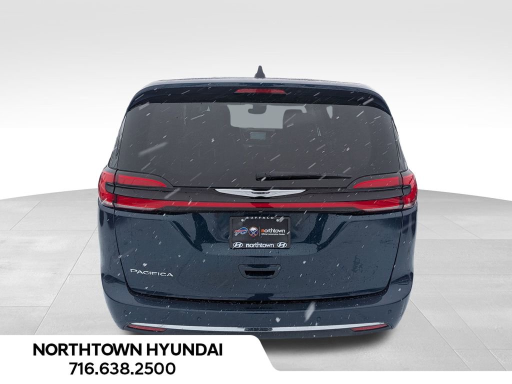 Used 2024 Chrysler Pacifica Touring-L image 14