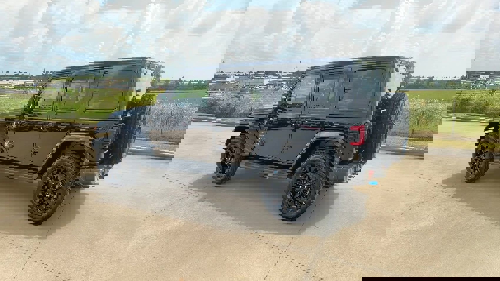 New 2023 Jeep Wrangler Sahara image 7