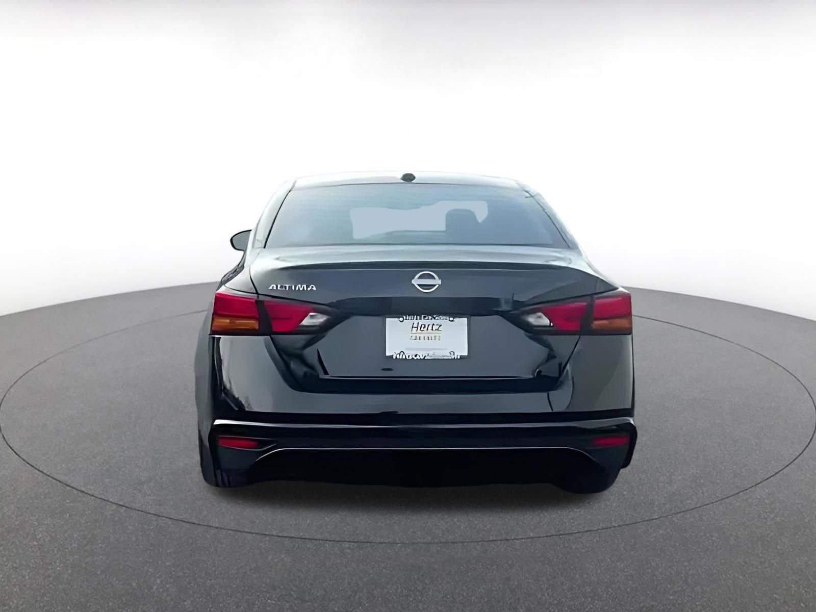 Used 2025 Nissan Altima 2.5 SV image 11