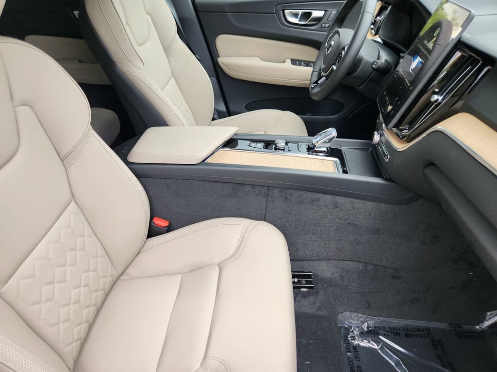 New 2026 Volvo XC60 B5 Plus w/ Climate Package AWD/4WD image 5