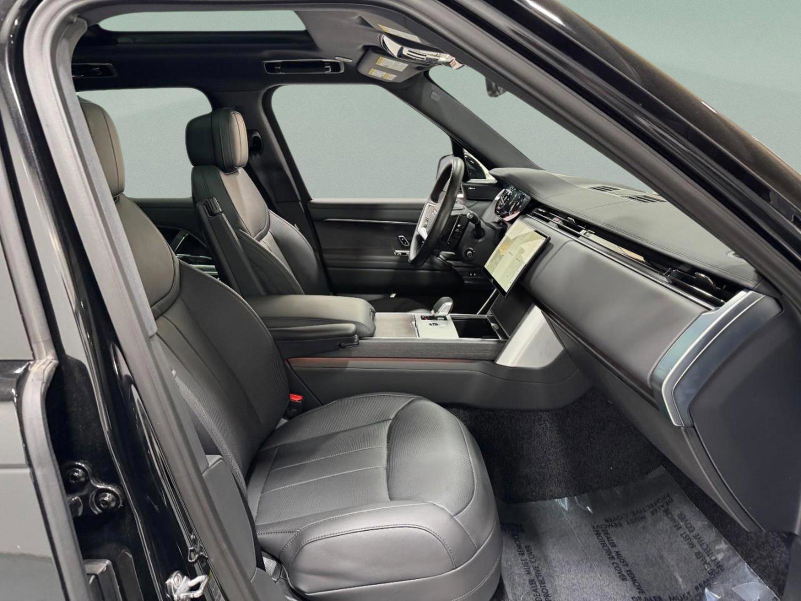 Used 2025 Land Rover Range Rover SE image 16