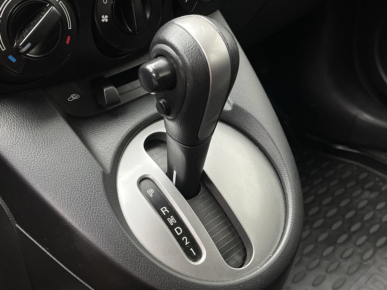 Used 2014 MAZDA MAZDA2 Sport FWD image 16