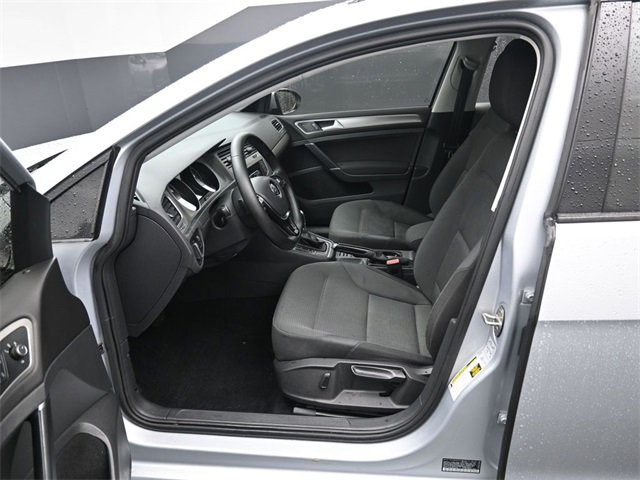 Used 2017 Volkswagen Golf S image 9