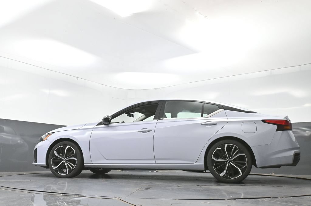 Used 2024 Nissan Altima 2.5 SR FWD image 29
