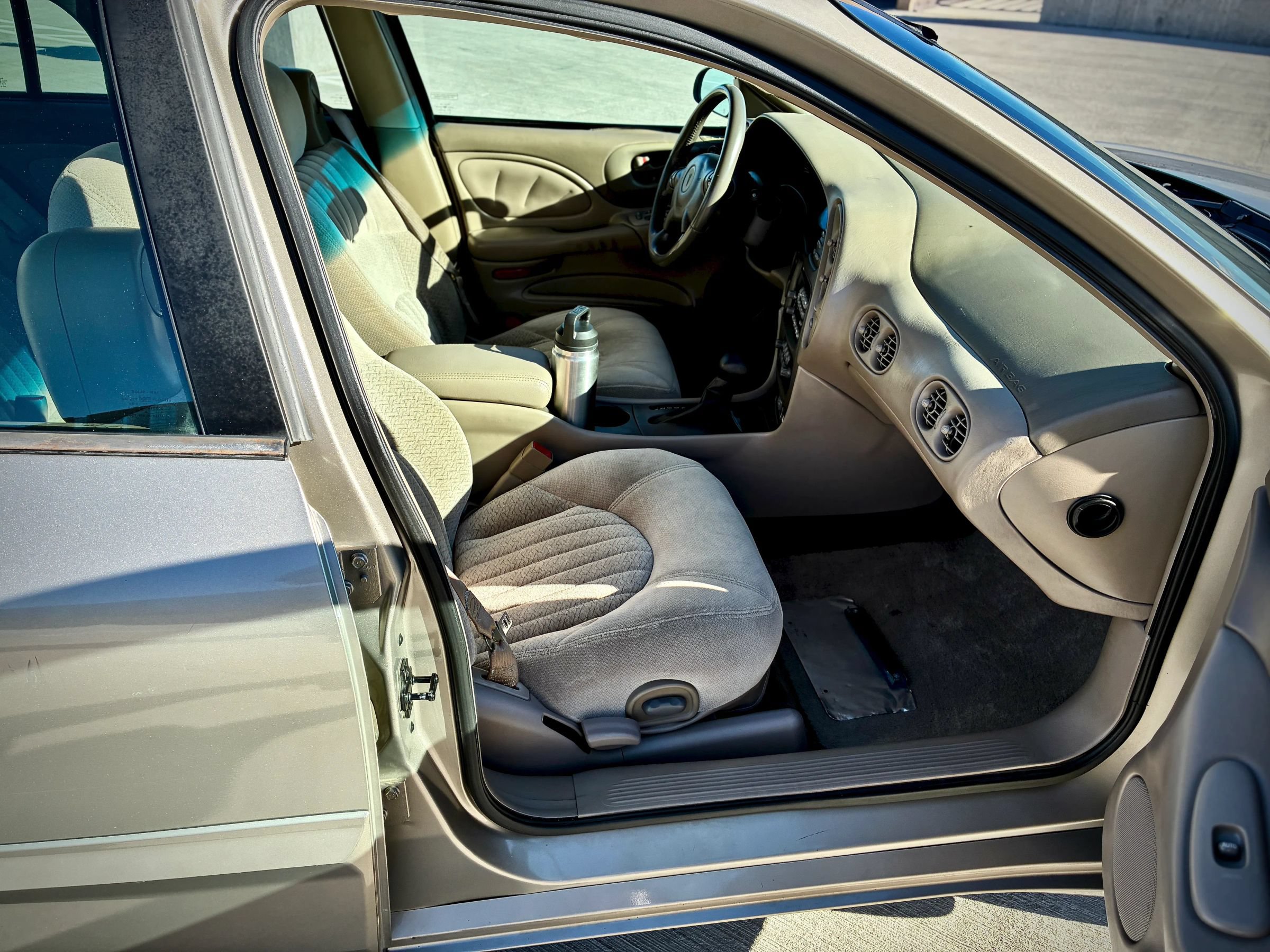 Used 2003 Pontiac Bonneville SLE FWD image 41