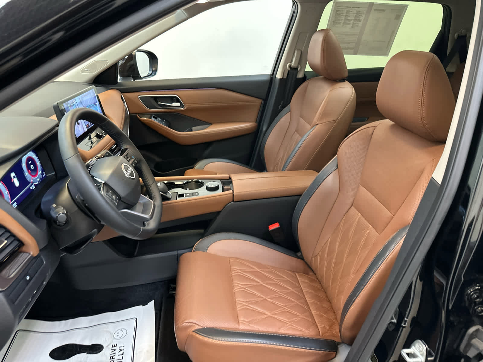 Certified 2025 Nissan Rogue Platinum image 4