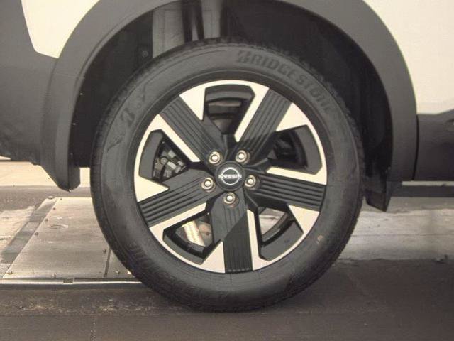 Certified 2025 Nissan Kicks SR FWD image 23