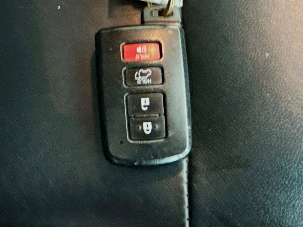 Used 2018 Toyota Highlander XLE FWD image 39