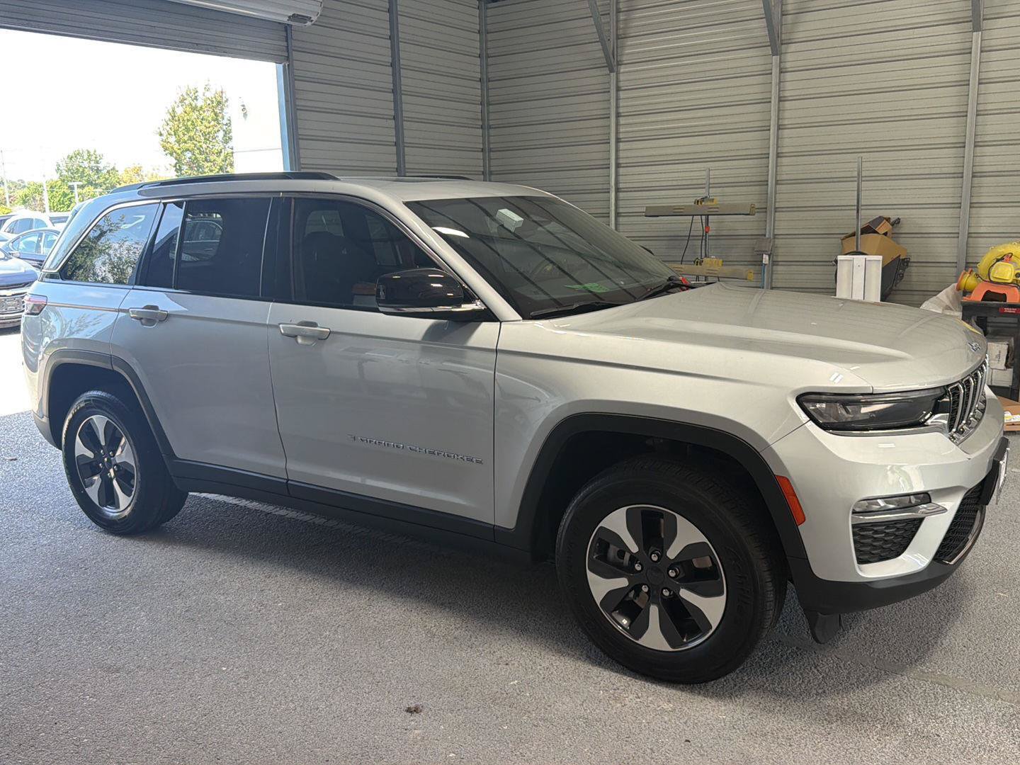 Used 2024 Jeep Grand Cherokee Limited 4xe AWD/4WD image 4