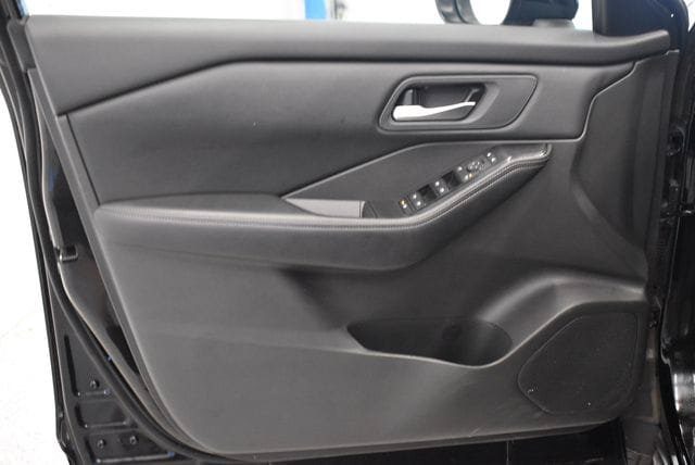 Used 2025 Nissan Rogue SV AWD/4WD image 20