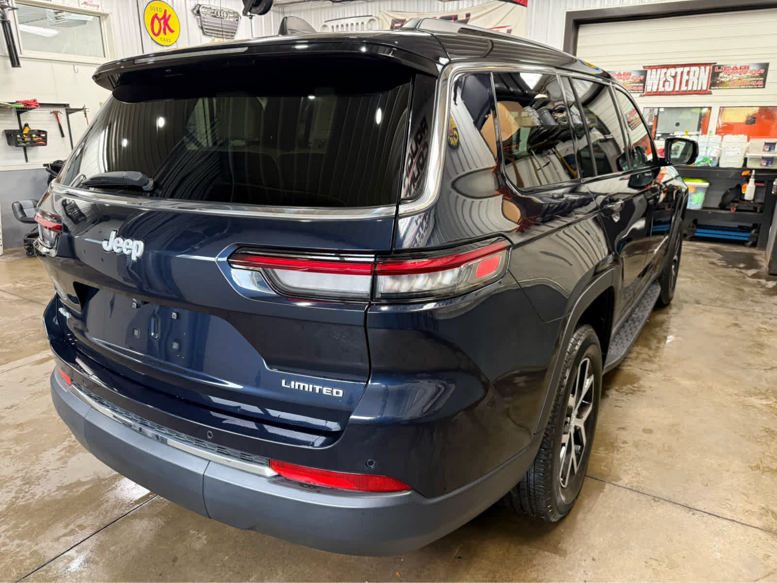 Used 2024 Jeep Grand Cherokee L Limited w/ Trailer Tow Package AWD/4WD image 6