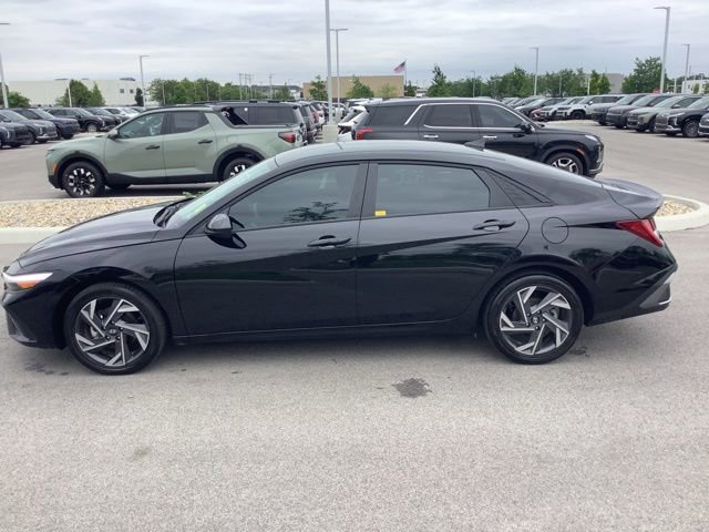 Used 2025 Hyundai Elantra SEL image 7