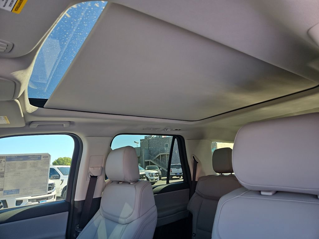 New 2025 Ford Expedition Active image 22