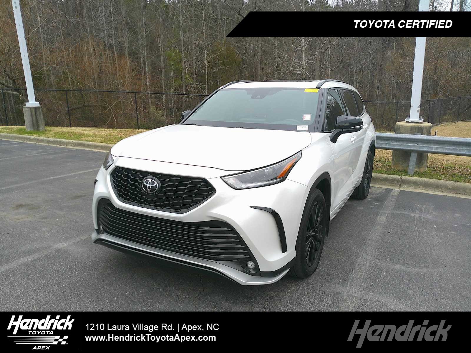 Used 2024 Toyota Highlander XSE image 1