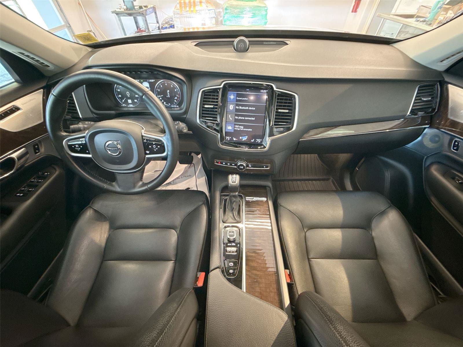 Used 2016 Volvo XC90 T6 Momentum w/ Momentum Plus Package AWD/4WD image 21