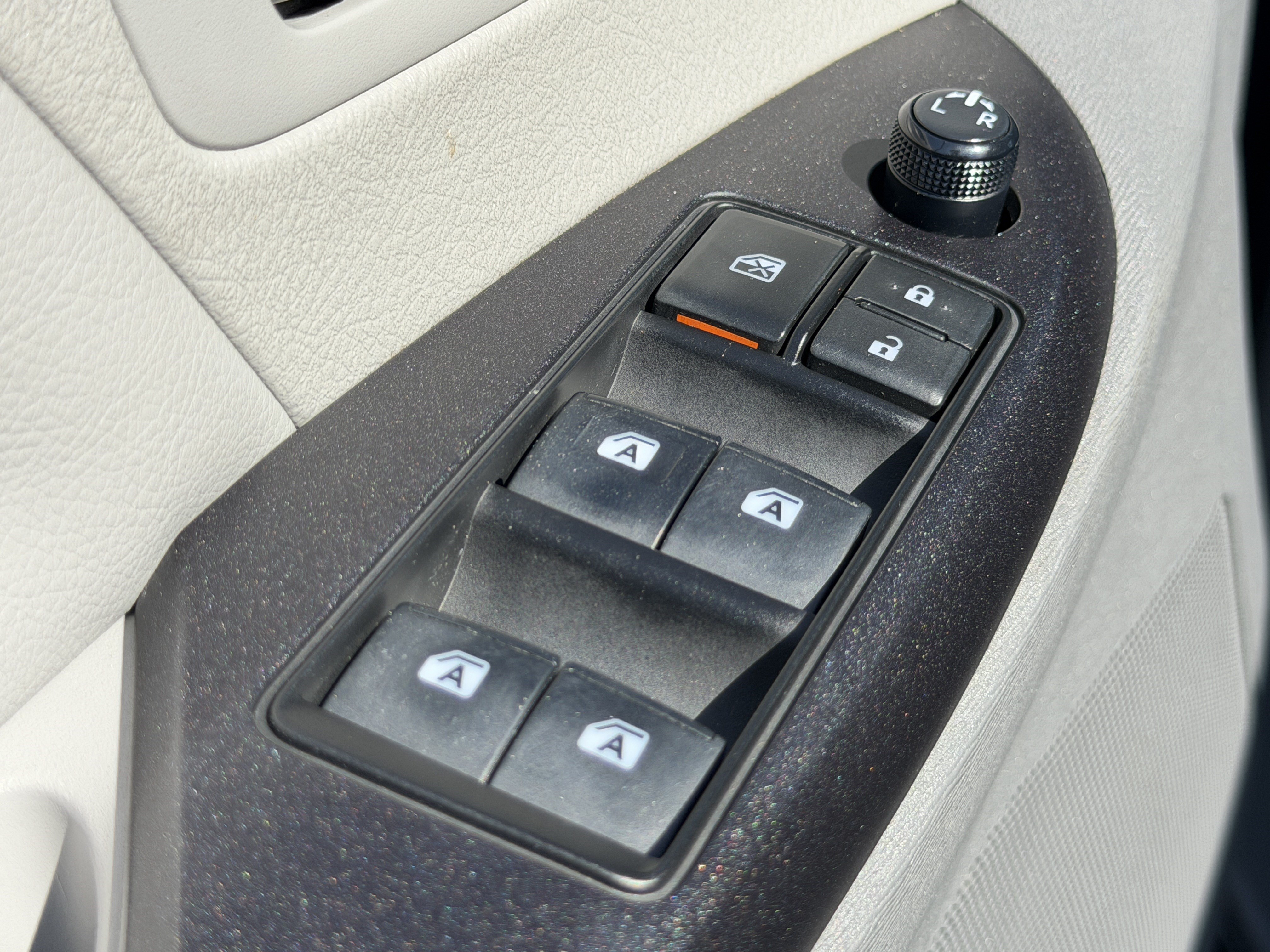 Used 2019 Toyota Sienna L FWD image 14
