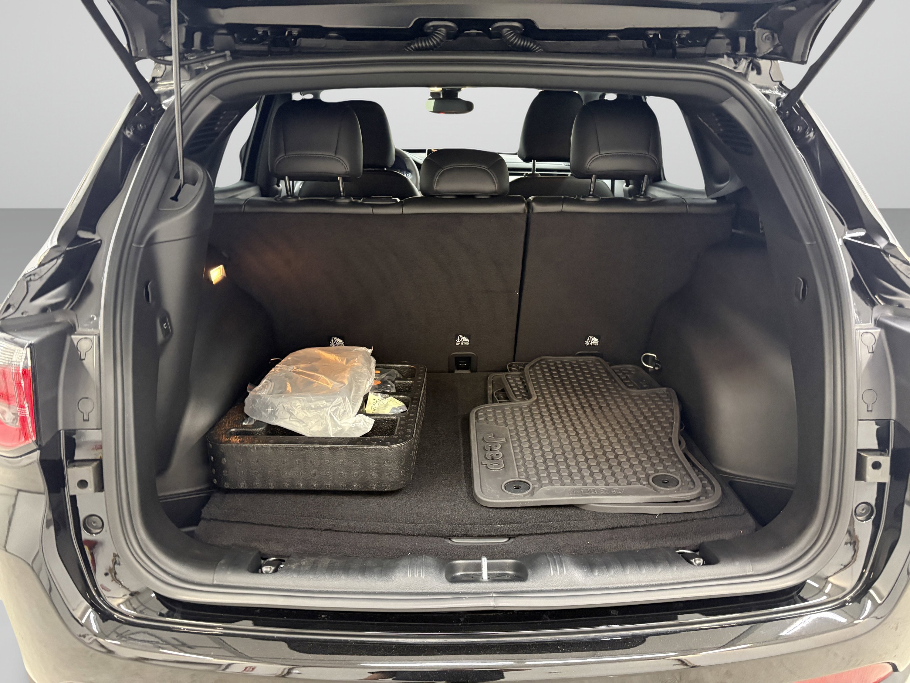 Used 2024 Jeep Compass Latitude image 9