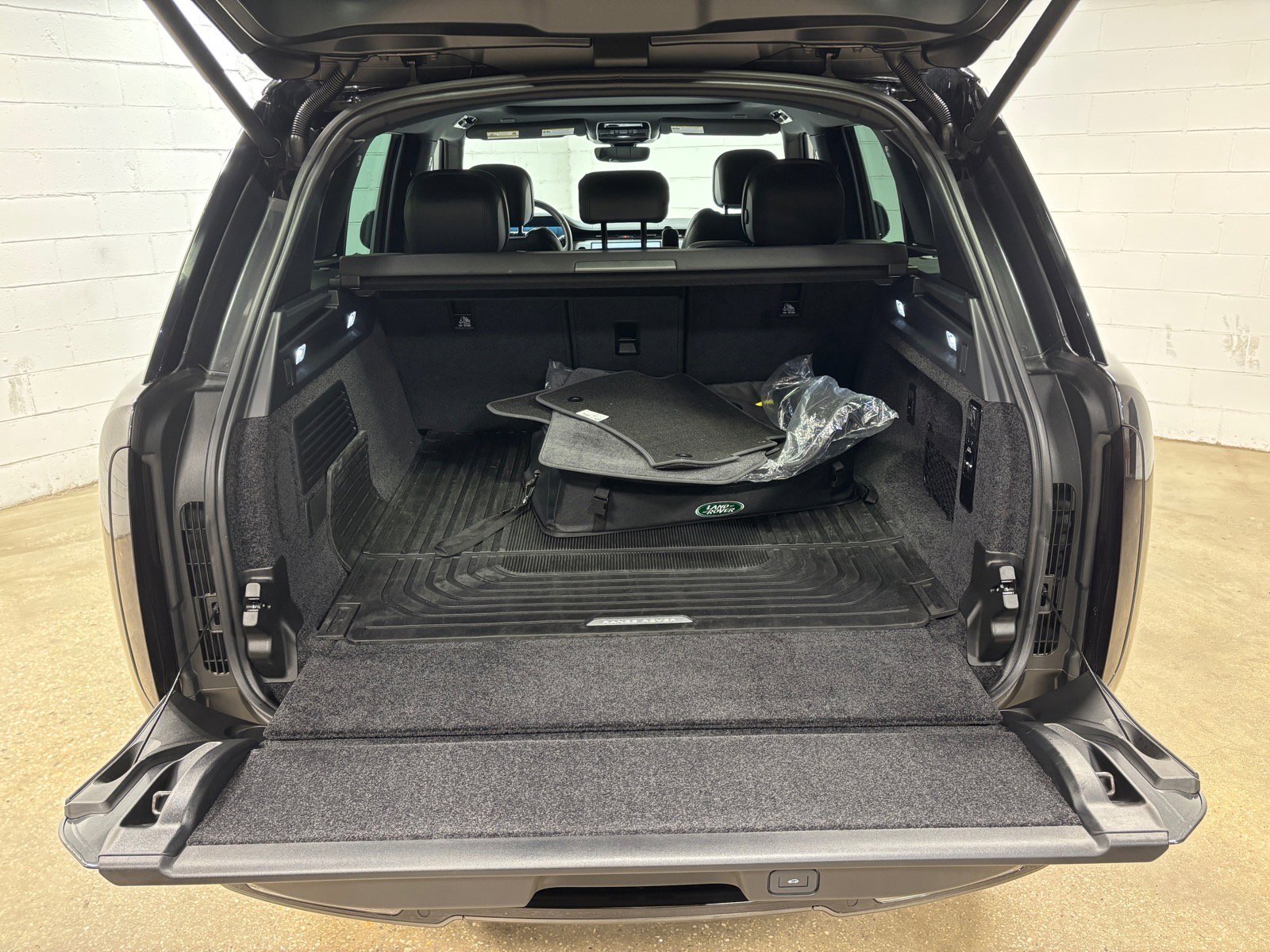 Used 2025 Land Rover Range Rover SE AWD/4WD image 41