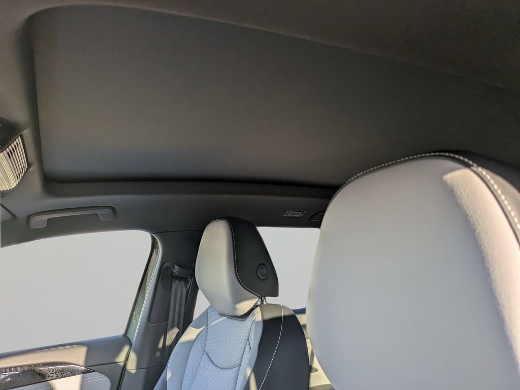 New 2026 Volkswagen Tiguan SE R-Line FWD image 17