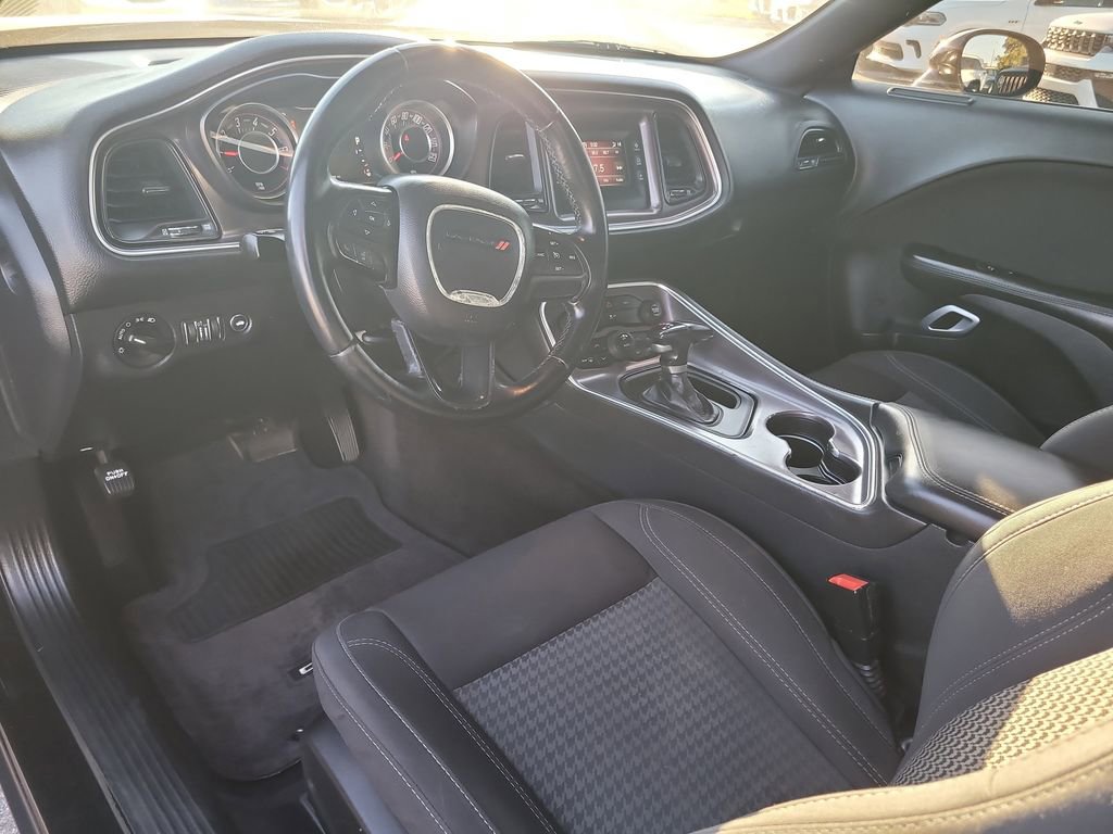 Used 2016 Dodge Challenger SXT image 10