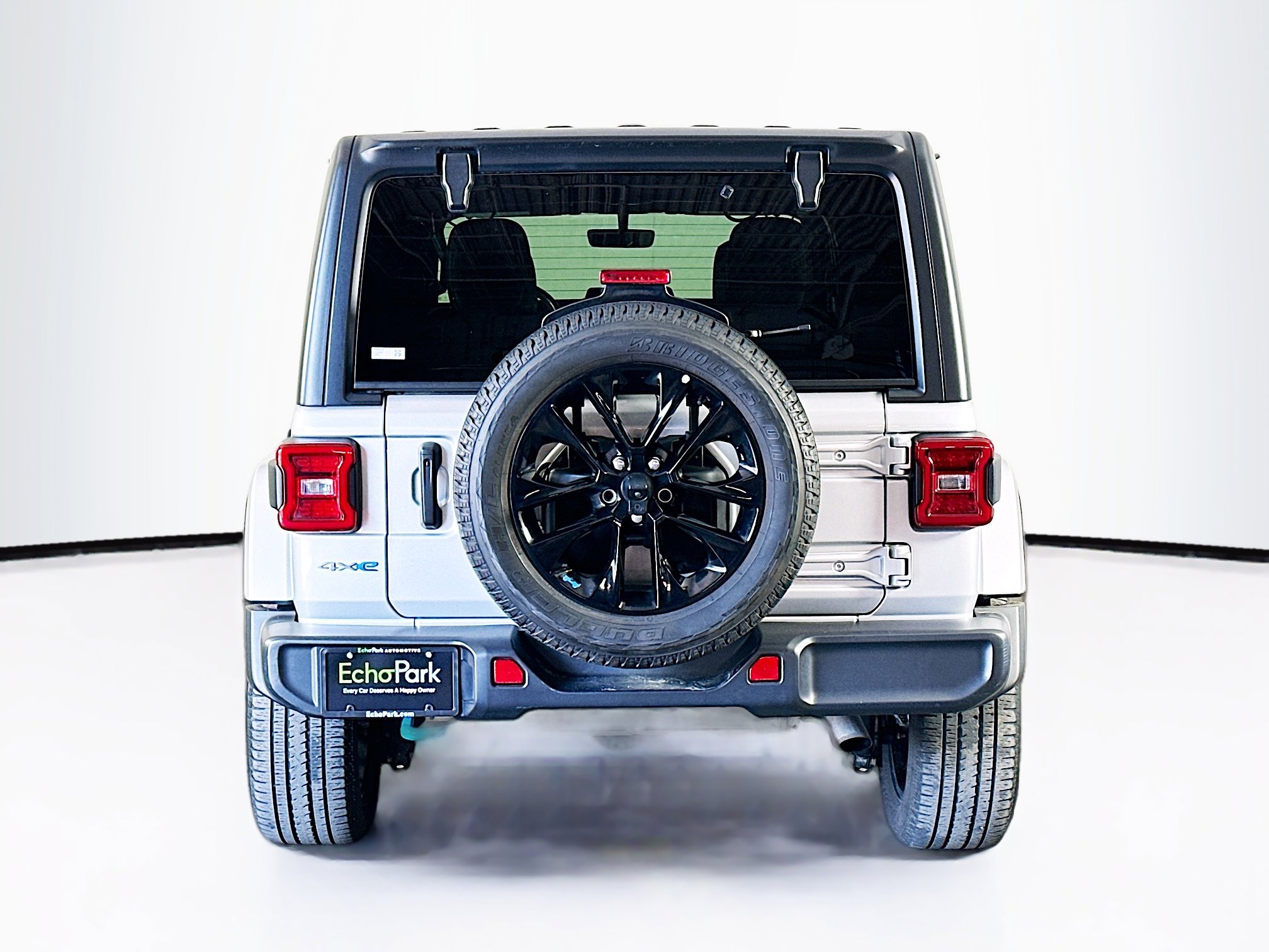 Used 2023 Jeep Wrangler Sahara w/ Cold Weather Group image 7