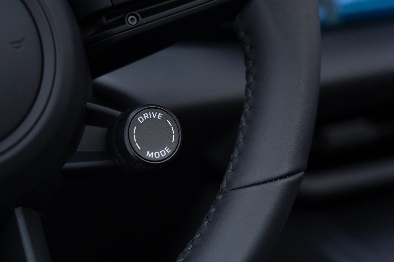 Certified 2025 Porsche Macan Electric image 27