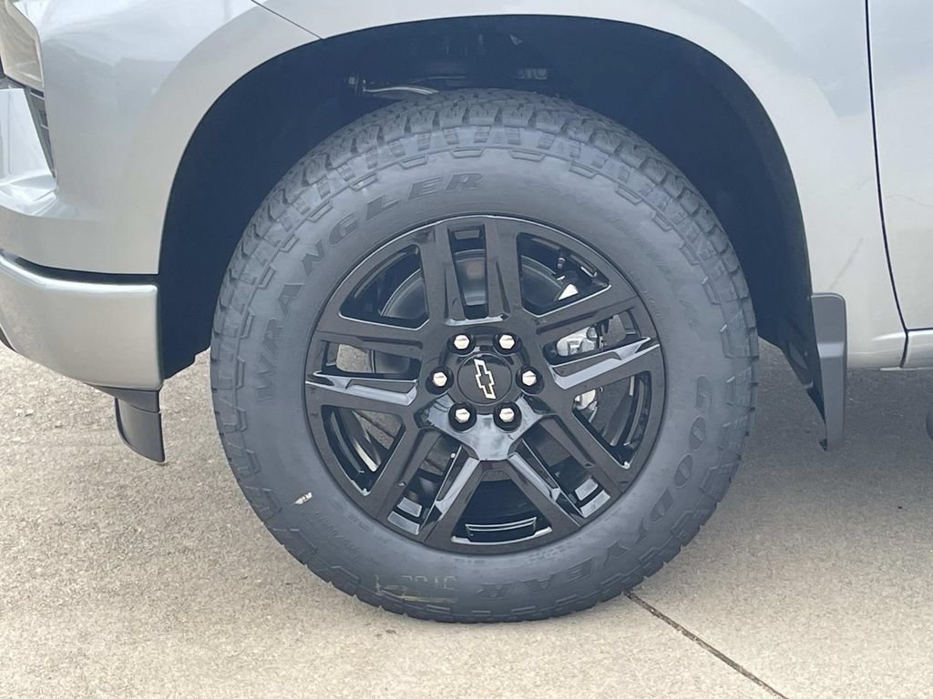 New 2026 Chevrolet Silverado 1500 Custom w/ Turbomax Blackout Package RWD image 9