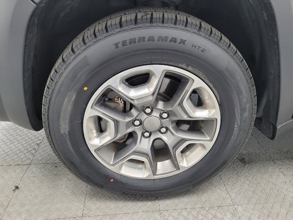 Used 2019 Jeep Cherokee Trailhawk w/ Cold Weather Group AWD/4WD image 31