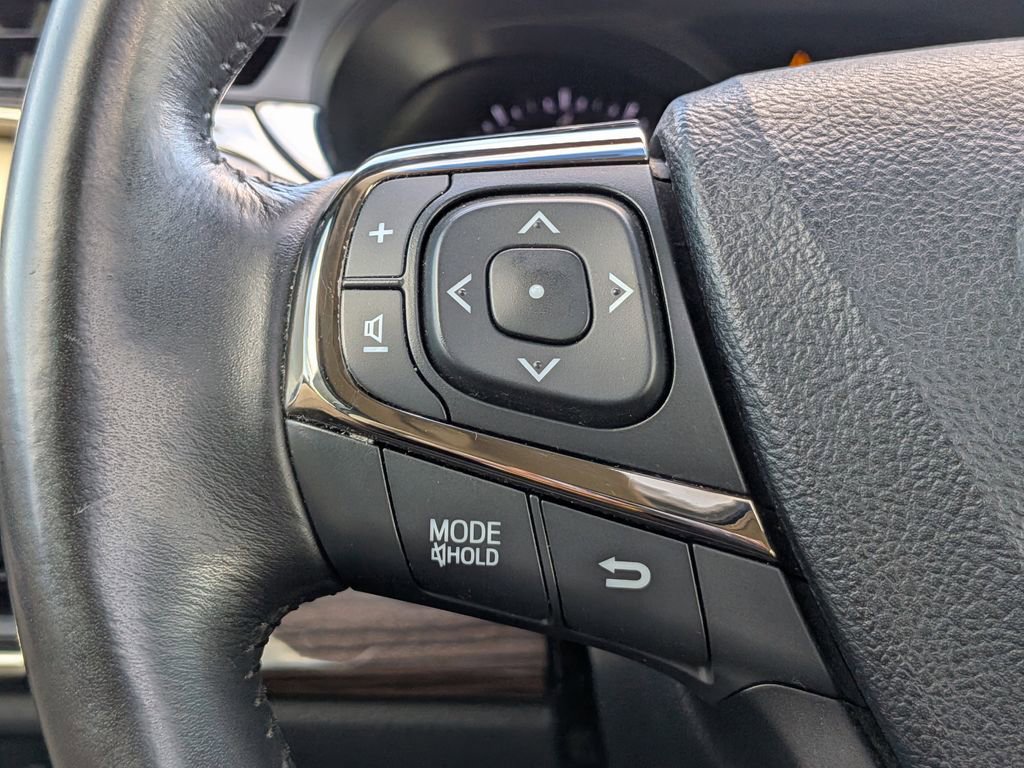 Used 2013 Toyota Avalon Limited FWD image 25
