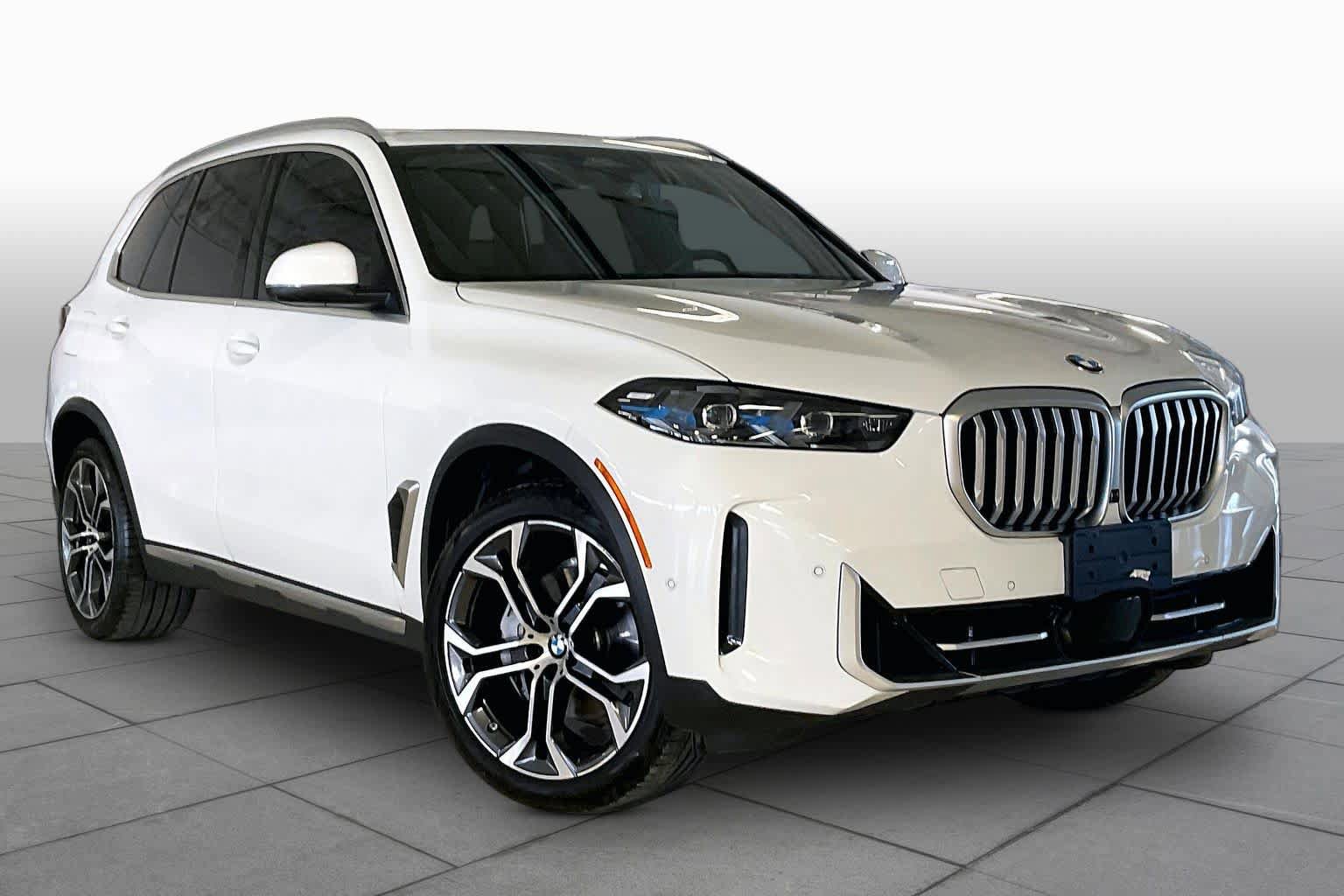 Certified 2024 BMW X5 xDrive40i w/ Premium Package AWD/4WD image 2