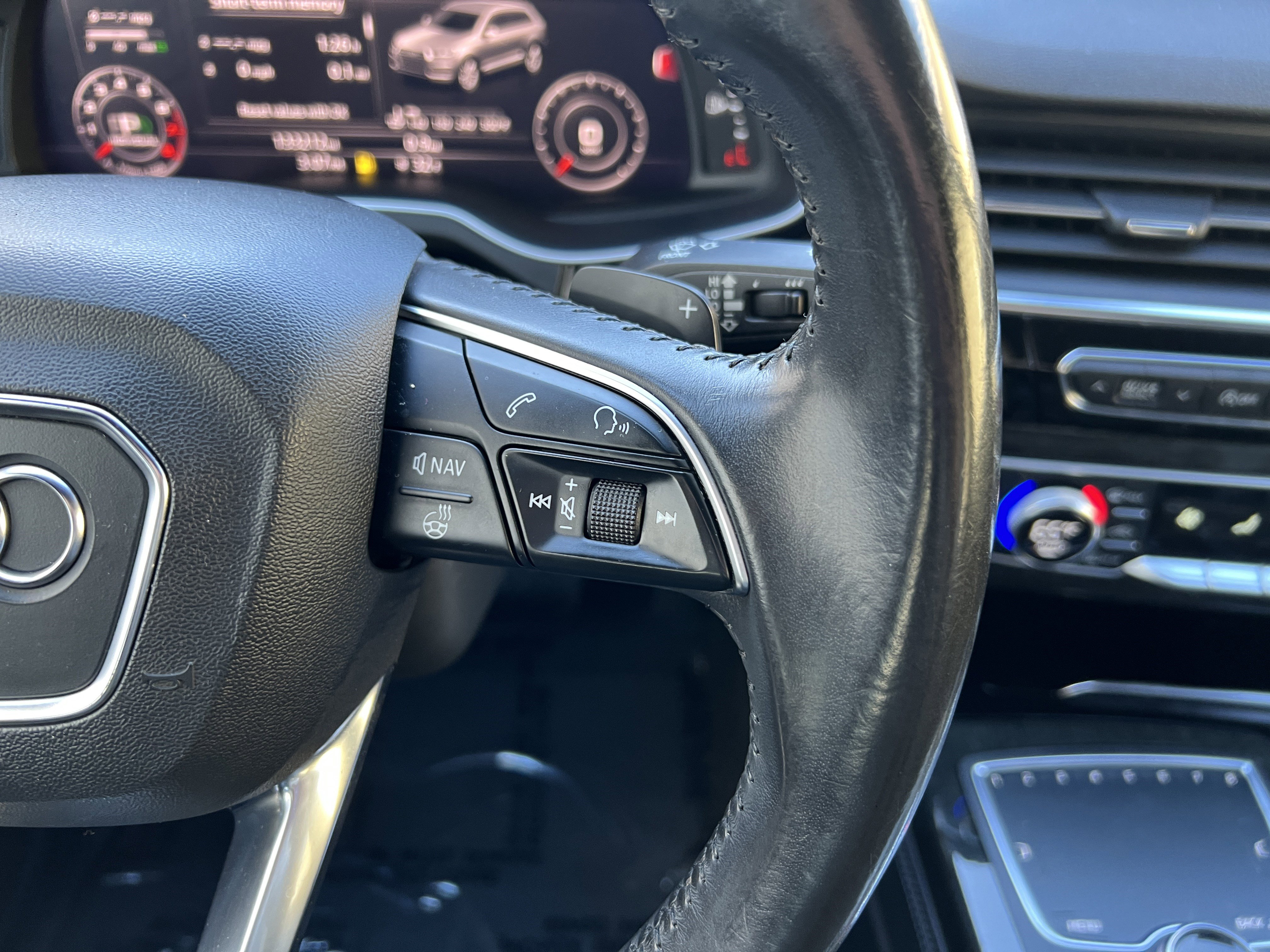 Used 2017 Audi Q7 3.0T Prestige w/ Prestige Package image 31