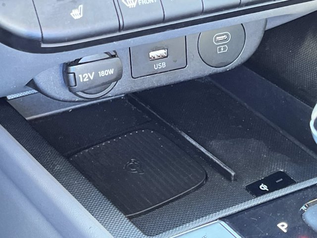 Certified 2025 Hyundai Elantra SEL FWD image 32