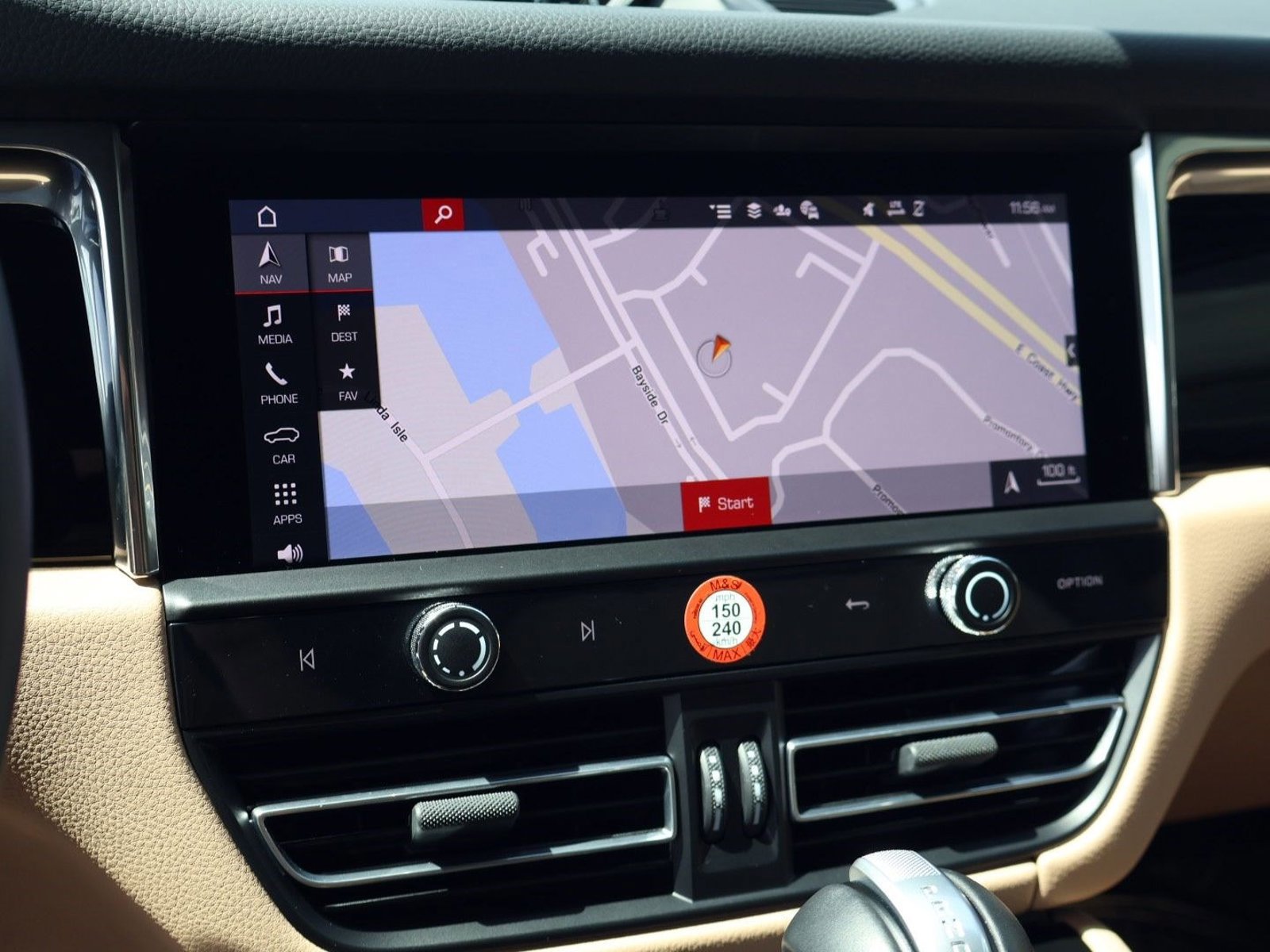 Certified 2025 Porsche Macan image 18