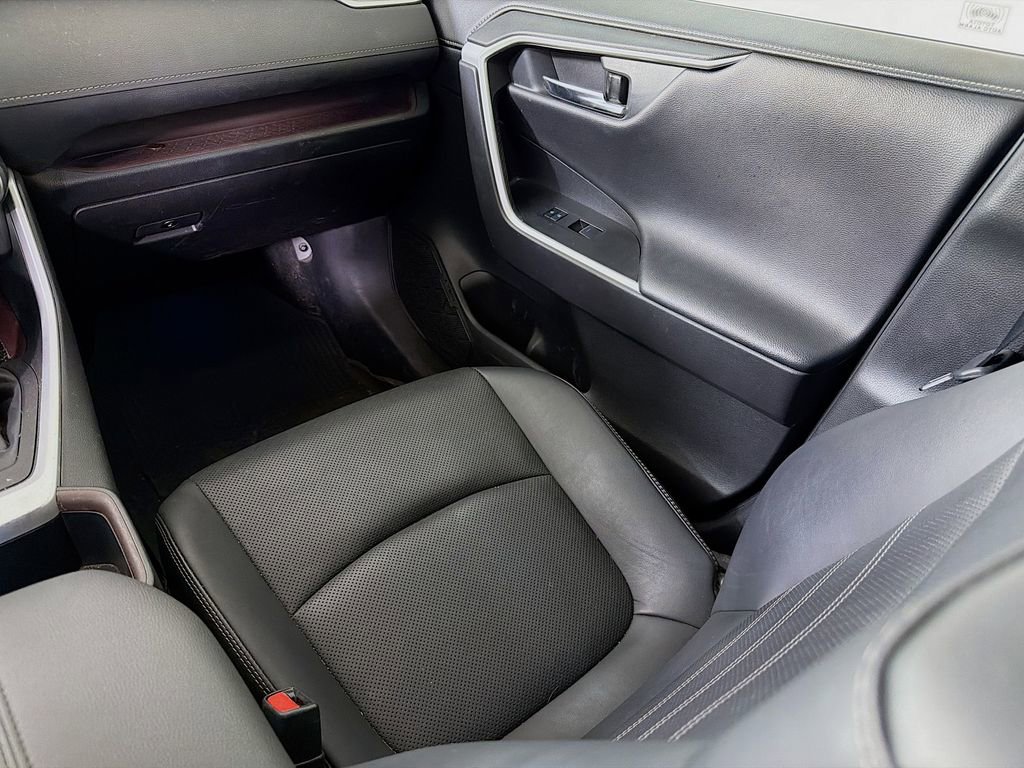 Used 2022 Toyota RAV4 Limited image 27