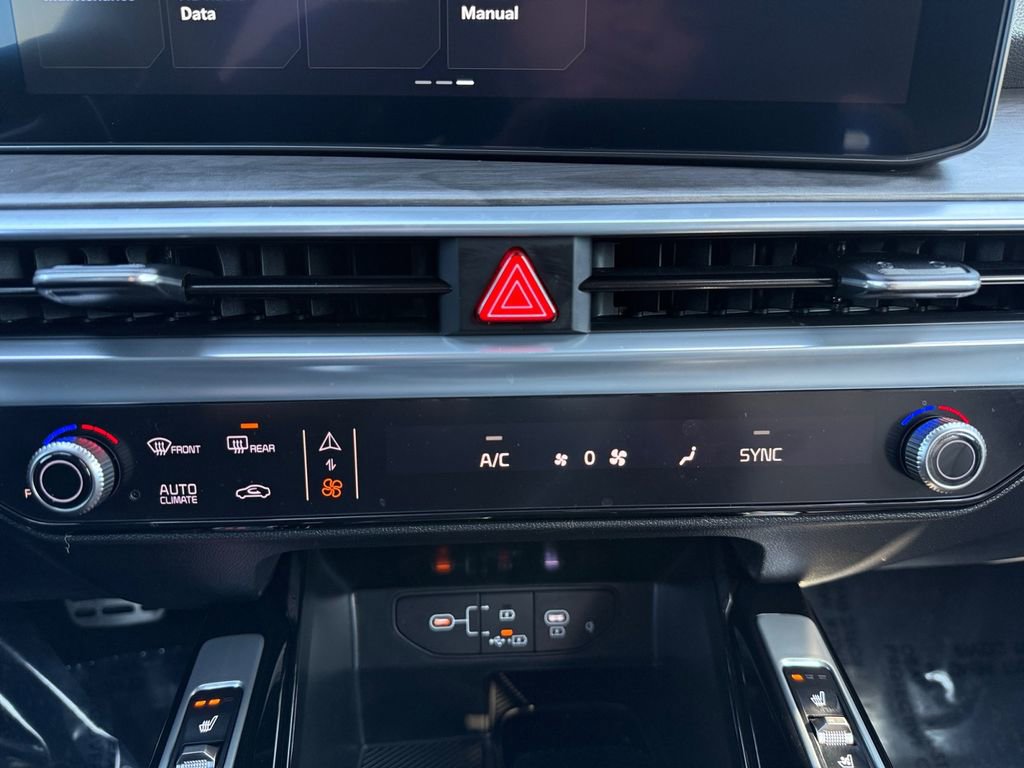 Certified 2025 Kia Sorento SX Prestige w/ Olive Brown Leather Package image 17