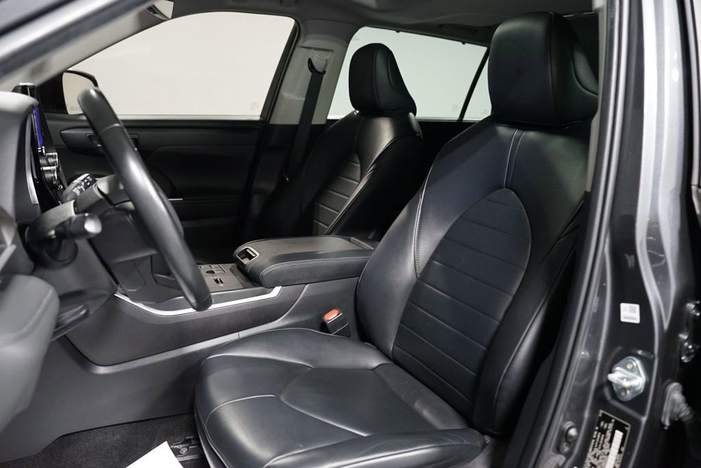 Certified 2024 Toyota Highlander XLE image 27