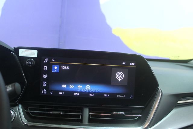 Used 2025 Chevrolet Trax ACTIV w/ Sunroof Package FWD image 17
