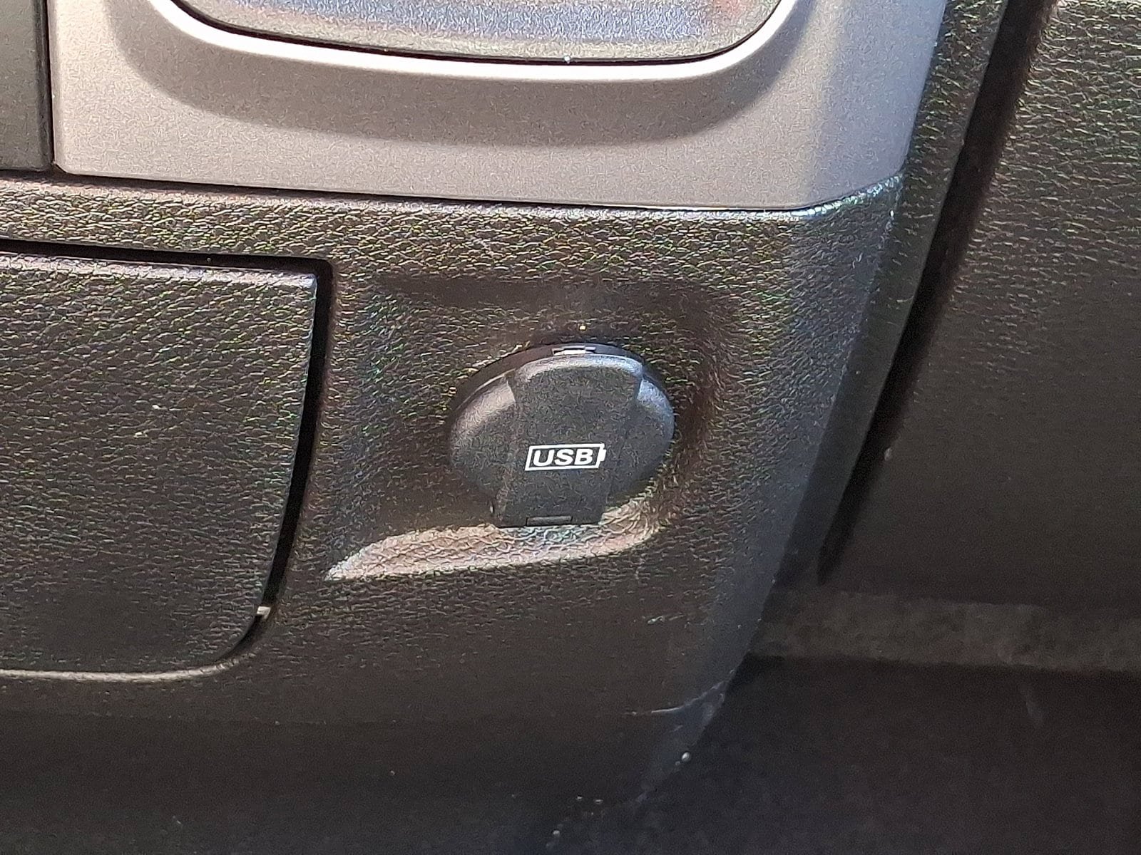 Used 2024 RAM 1500 Classic SLT AWD/4WD image 24