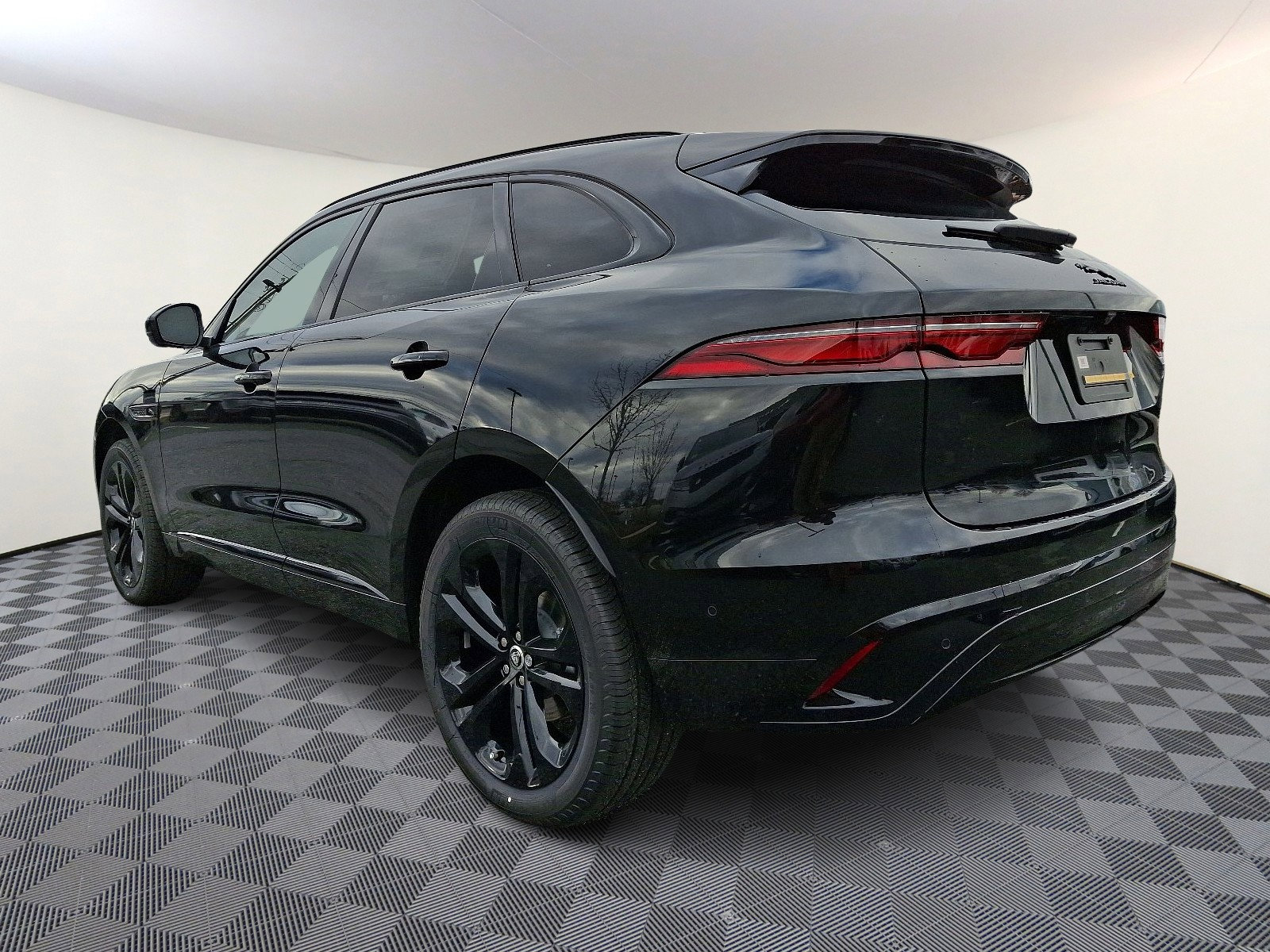 New 2026 Jaguar F-PACE R-Dynamic S image 2