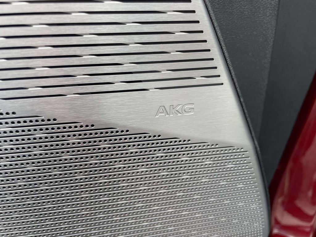 New 2025 Cadillac Optiq Sport 1 w/ LPO, ONYX Package image 17