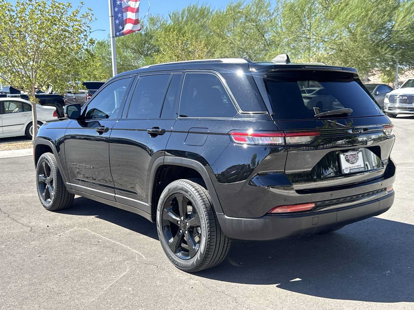 Used 2024 Jeep Grand Cherokee Limited w/ Black Appearance Package AWD/4WD image 6