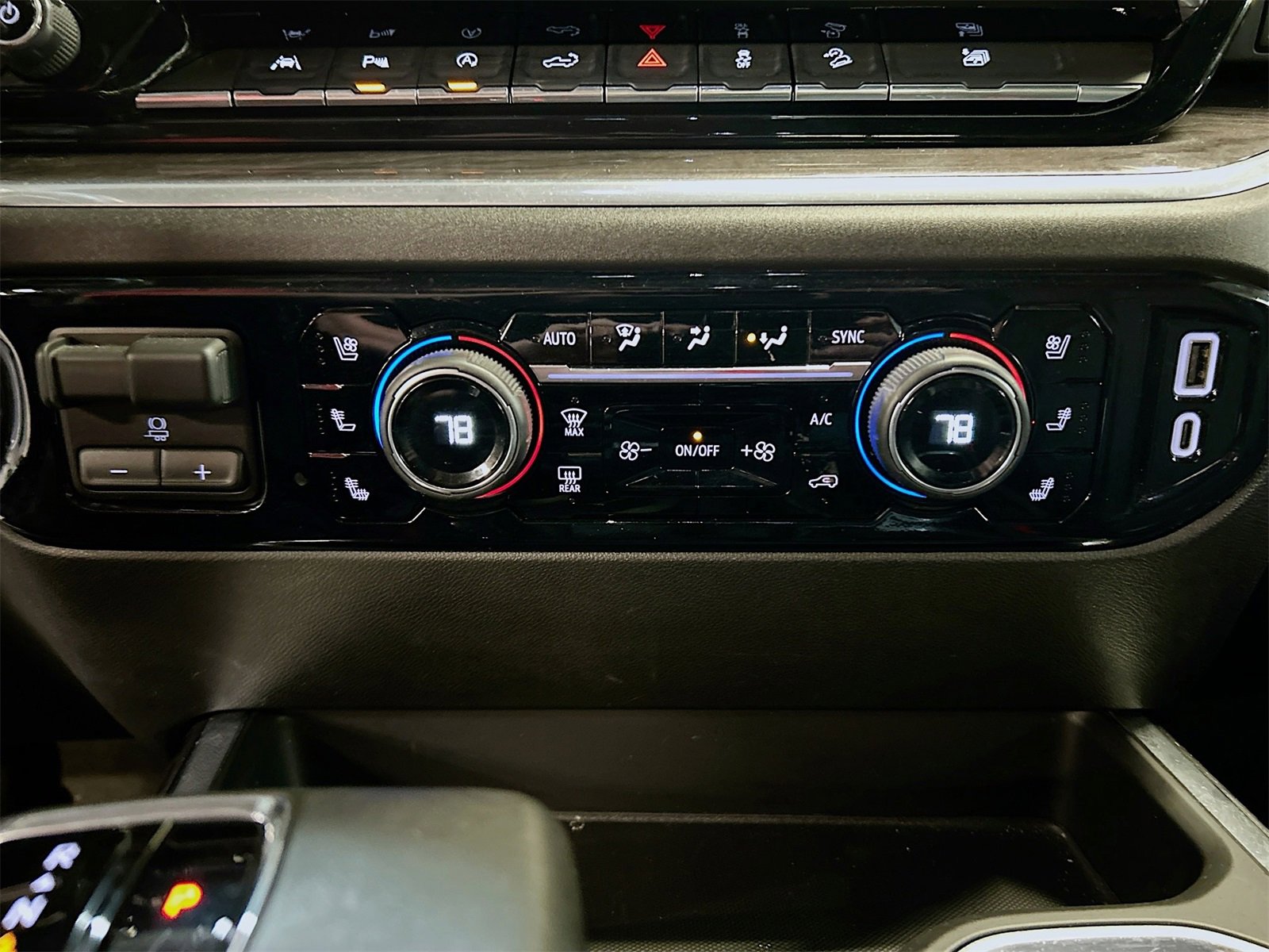 Used 2024 Chevrolet Silverado 1500 LTZ w/ LTZ Premium Package image 16