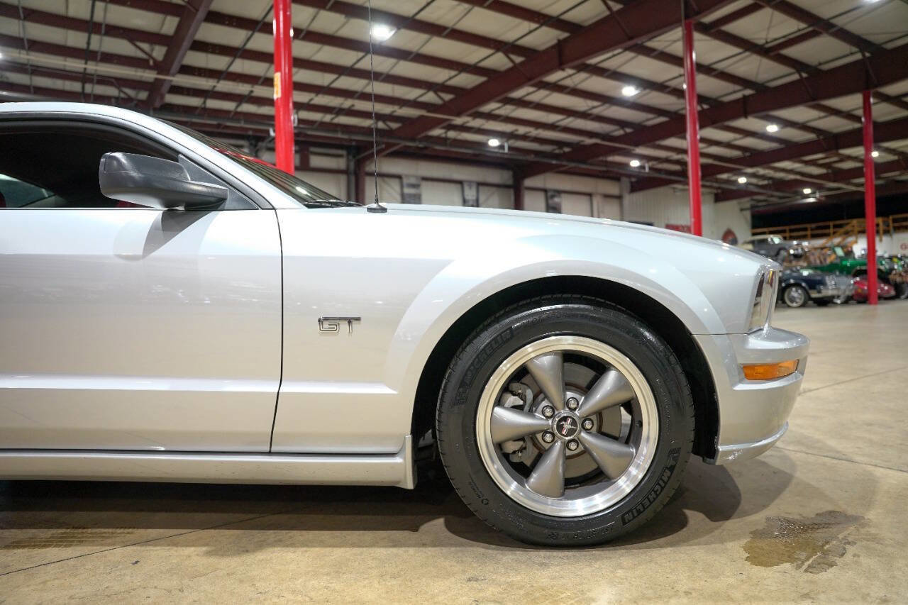 Used 2005 Ford Mustang GT Premium image 11