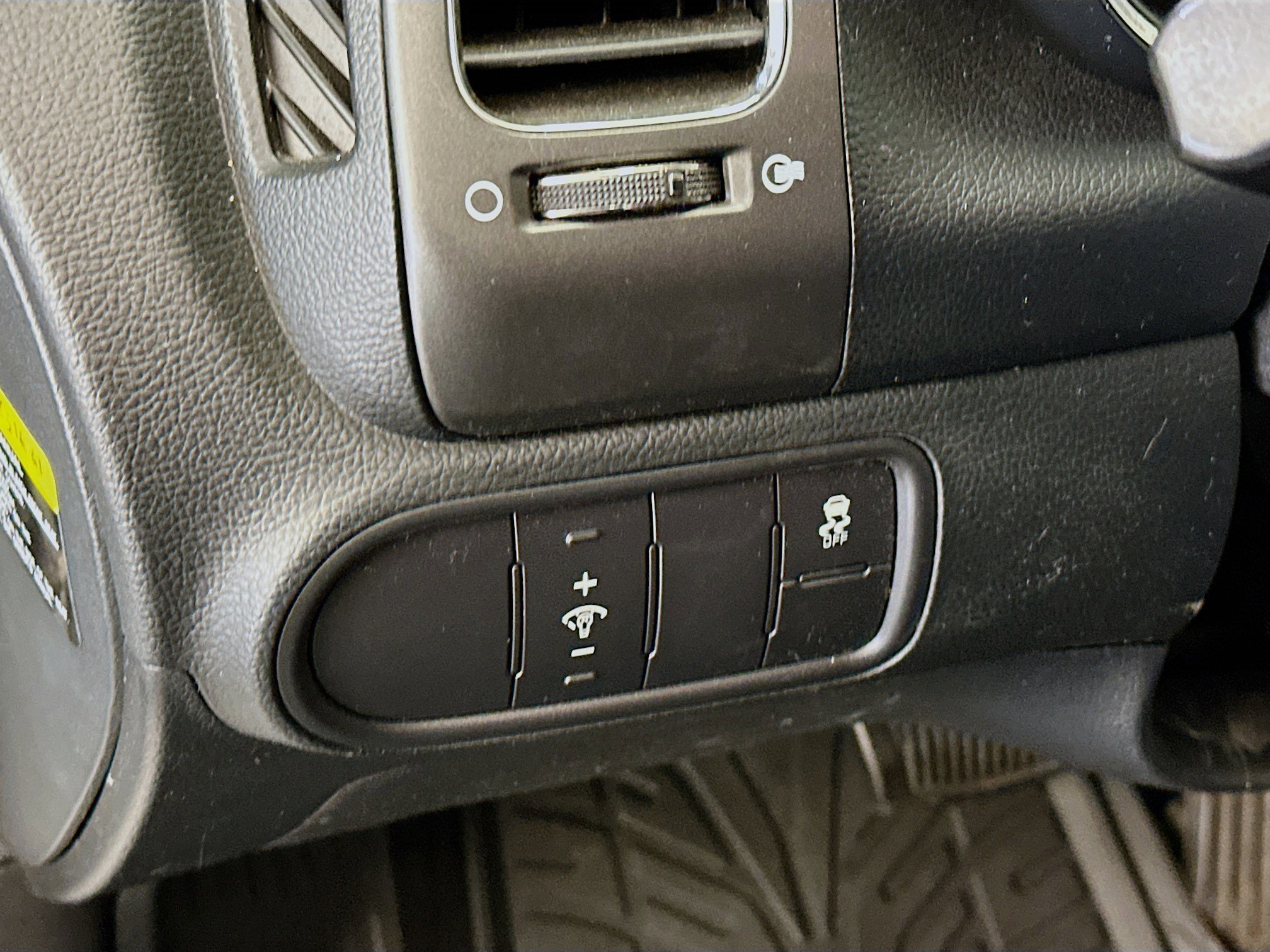 Used 2018 Kia Forte LX w/ LX Popular Package image 17