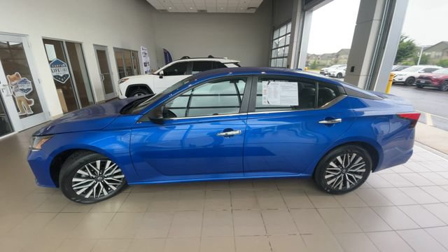 Used 2025 Nissan Altima 2.5 SV FWD image 7