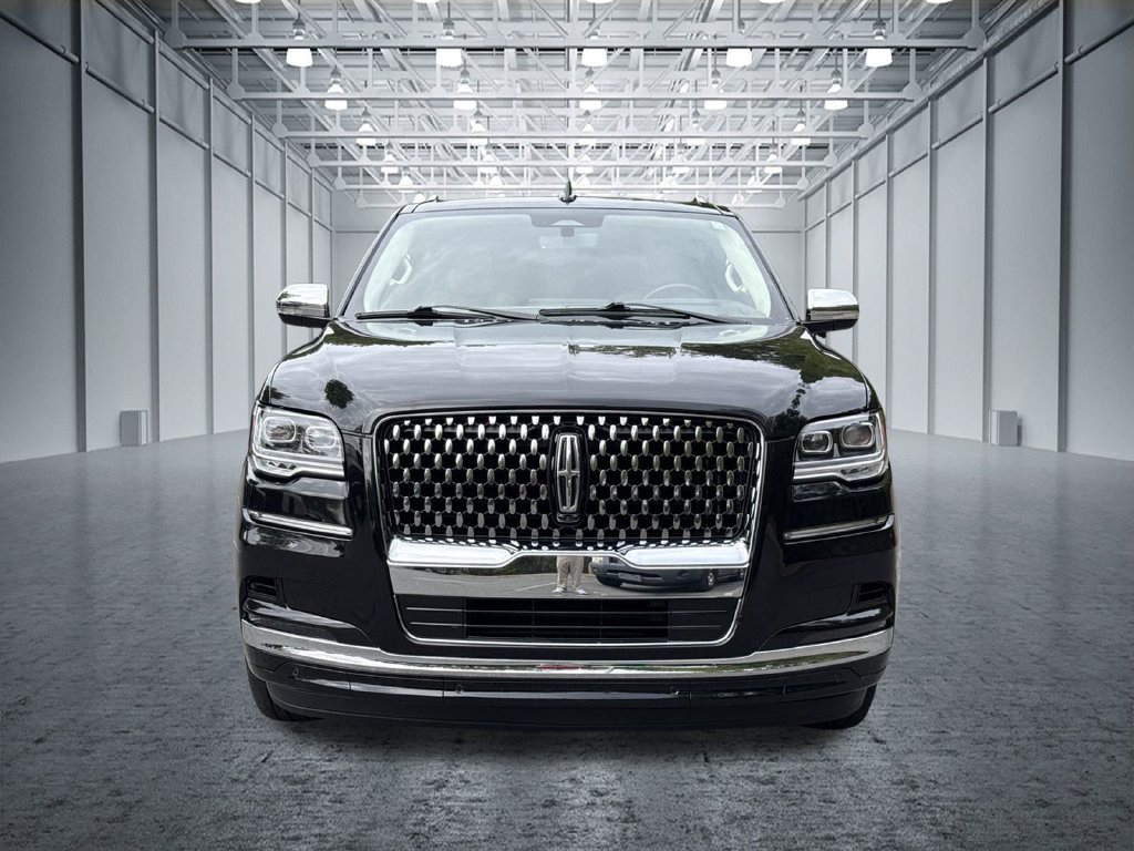 Used 2022 Lincoln Navigator Black Label AWD/4WD image 2
